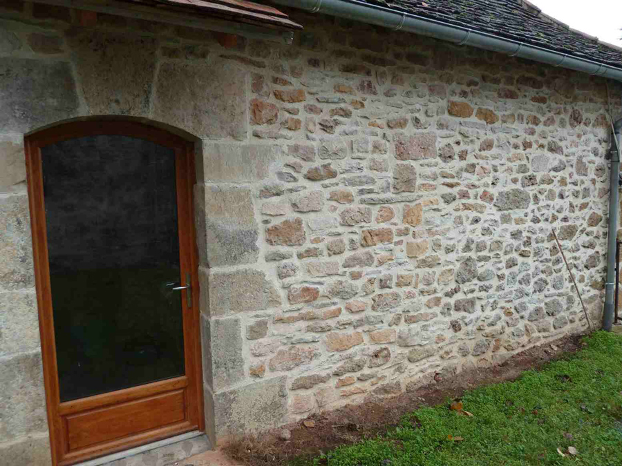 Joint à la chaux, façade en pierre Saligny-sur-Roudon