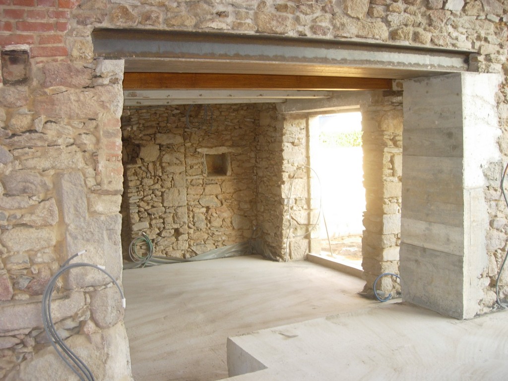 Ouverture de mur en pierre, en béton à Souvigny